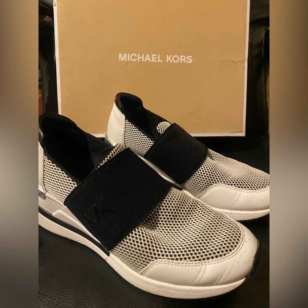 Preloved w/box Michael Kors monochrome slip-on Sneakers for women’s, size 7.5 - Picture 10 of 15